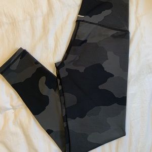 Aerie play black/grey camo leggings. Size Medium